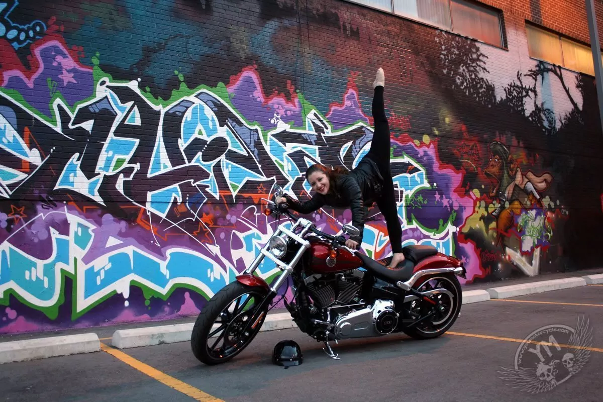 2013 Harley-Davidson Breakout Contortionist