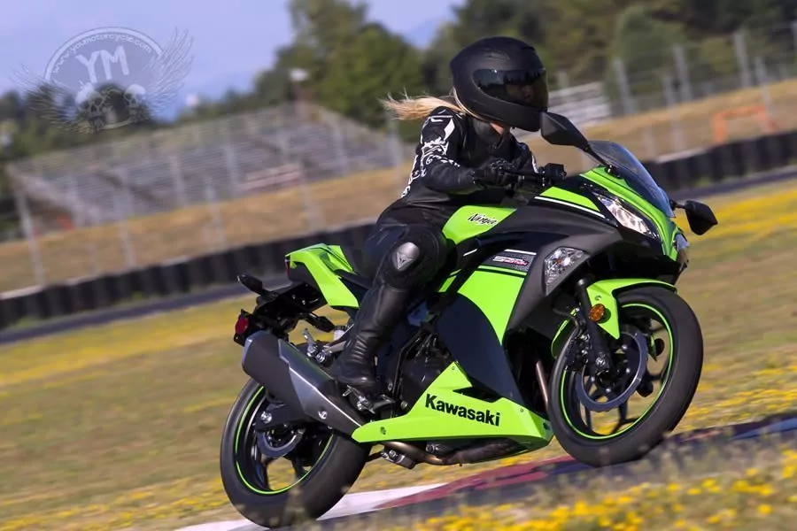 Kawasaki Ninja 300R Woman Rider