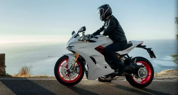 2017 Ducati SuperSport S Review