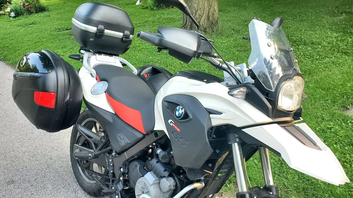 GIVI E41 hard cases installed on BMW 650GS