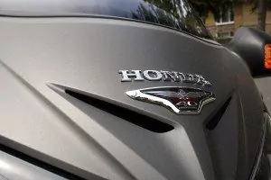 Honda Gold Wing F6B Review - 40th Anniversary Emblem