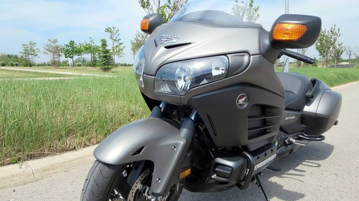 Honda Gold Wing F6B Review - Front Left Side