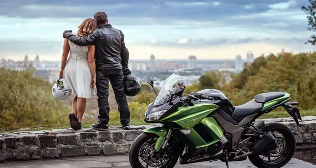 Online Dating Tip for Young Male Motorcyclists