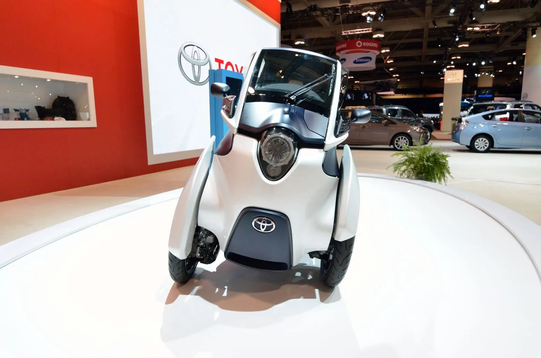 Toyota i-Road front