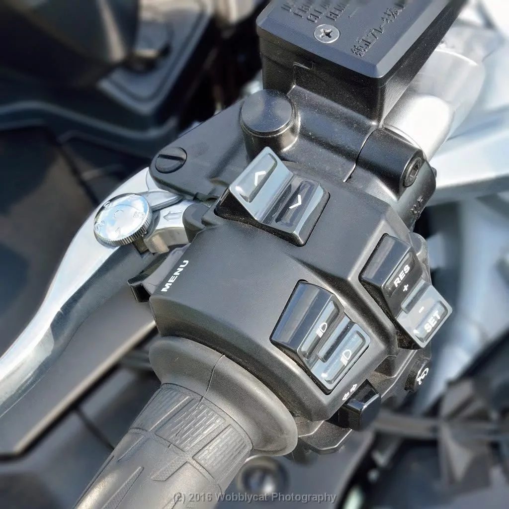 Yamaha FJR1300 Review - left hand cluster